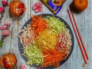 Yee Sang Maggi Goreng Asam Laksa