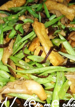 Hình của món Đậu cô ve xào nấm chay.
