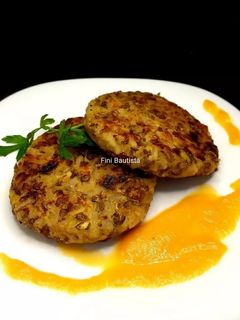 Una foto de Hamburguesas de lentejas arroz y berenjena (veganas)