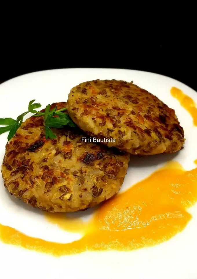 Una foto de Hamburguesas de lentejas arroz y berenjena (veganas)