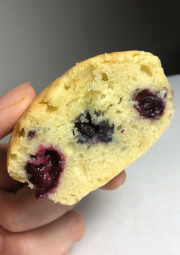 Una foto de Muffins de vainilla con arándanos