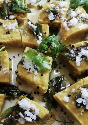 স্পঞ্জি বেসন ধোকলা (spongy besan dhokla recipe in bengali) রেসিপির প্রধান ছবি