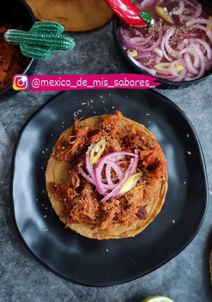 Una foto de 💥 TOSTADA DE COCHINITA 💥