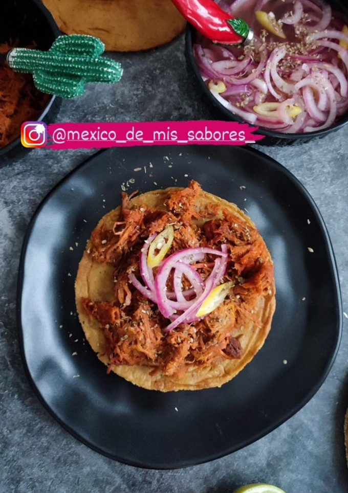Una foto de 💥 TOSTADA DE COCHINITA 💥
