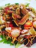 Ensalada mezclum de higos con vinagreta de miel y parmesano