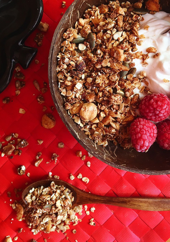 Una foto de Granola casera de canela y jengibre
