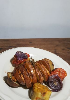 Una foto de Papas rellenas con pollo y verduras 😋