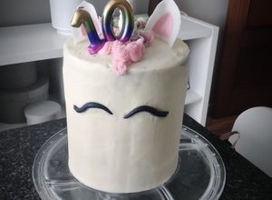 Foto principal de Tarta de Unicornio arcoíris (layer cake)