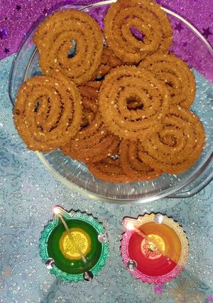 दिवाळी विशेष भाजणीच्या चकल्या (Bhajni‌chya ‌Chaklya Recipe In Marathi) रेसिपी चे मुख्य फोटो 