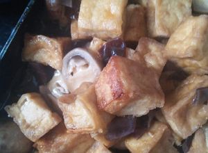Hình của món Đậu phụ nấm om nước tương.