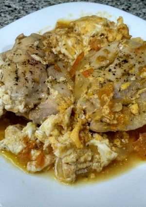 Una foto de Contramuslos en salsa