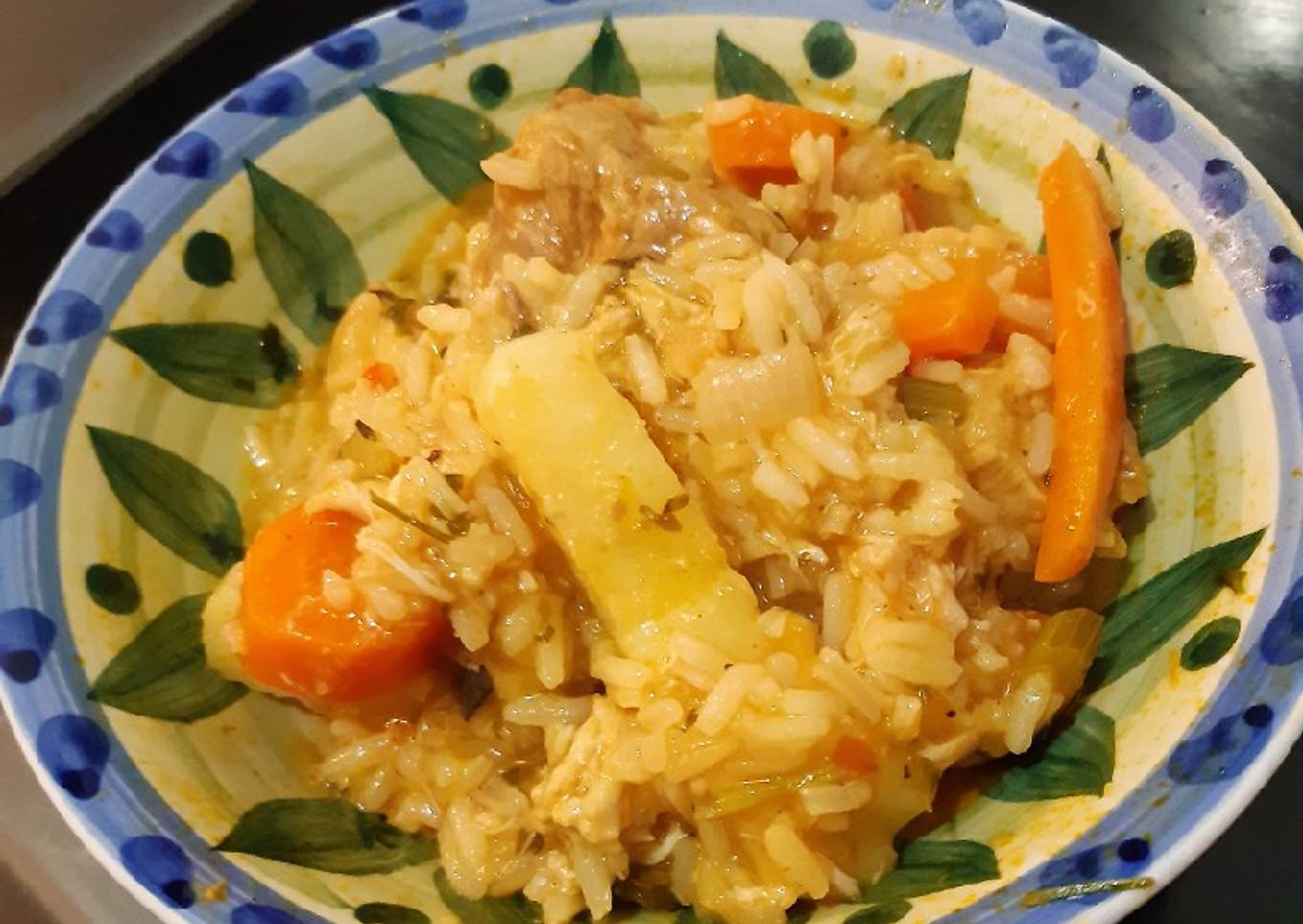 Arroz guacho con costilla cerdo y alitas de pollo