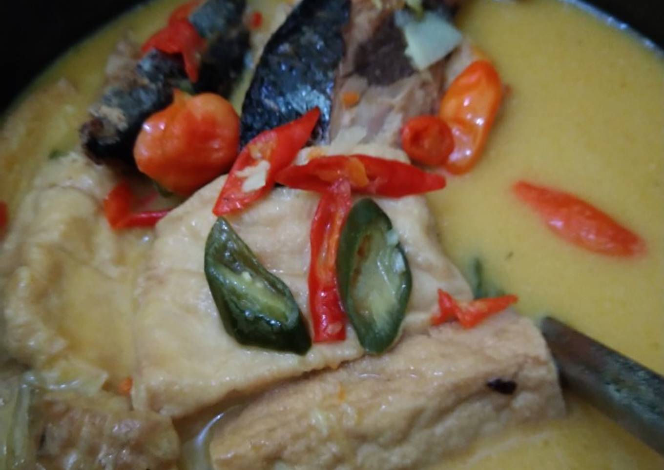 Mangut tongkol asap tahu tempe