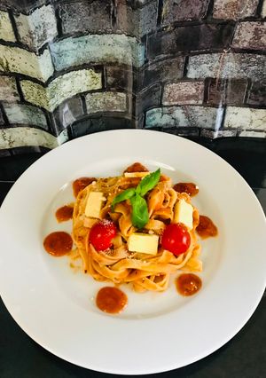 Una foto de Espaguetis en salsa de Tomate Casera  con Queso