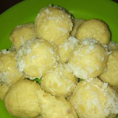 A picture of Simple Indian ladoos.