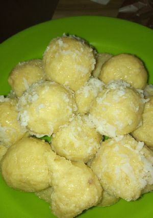 A picture of Simple Indian ladoos.