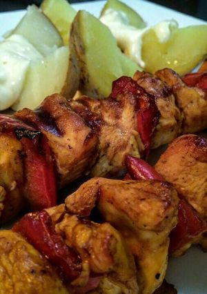 Una foto de CHUZOS (brochetas, pinchos) de Pollo, Pimiento y Txistorra...!
