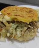 Arepa🫓de calabacin🥯y zanahoria rellena de pollo🍗queso🧀cebolla🧅caramelizada y salsa de ajo🧄🌿🥯