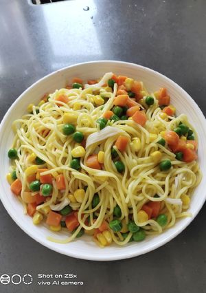 A picture of Yellow Noodle with Mix Veggies.