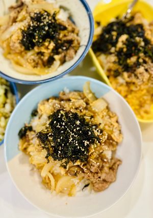 Hình của món Gyudon Cơm bò kiểu Nhật.