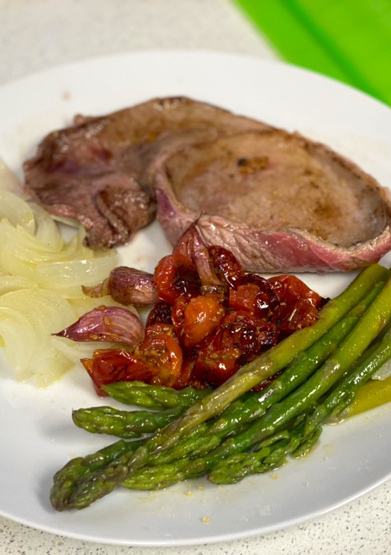 Una foto de Filete de ternera a la plancha con verduritas
