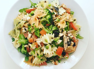 Foto principal de Ensalada de pasta, pollo y brócoli