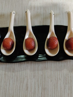 A picture of Gulab Jamun.