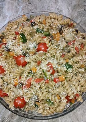 Una foto de Fideos integrales con verduras 🧅🥕🫑🍅🧄
