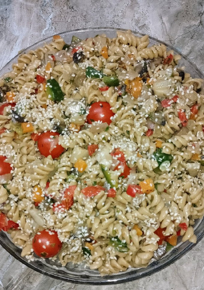 Una foto de Fideos integrales con verduras 🧅🥕🫑🍅🧄