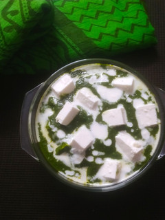 પાલક પનીર (Palak Paneer Recipe In Gujarati) રેસીપી મુખ્ય ફોટો