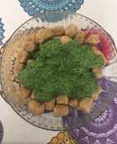 Ñoquis integrales rellenos de queso con salsa de espinaca