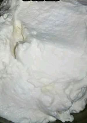 Una foto de Crema chantilly para decorar tortas de cumpleaños