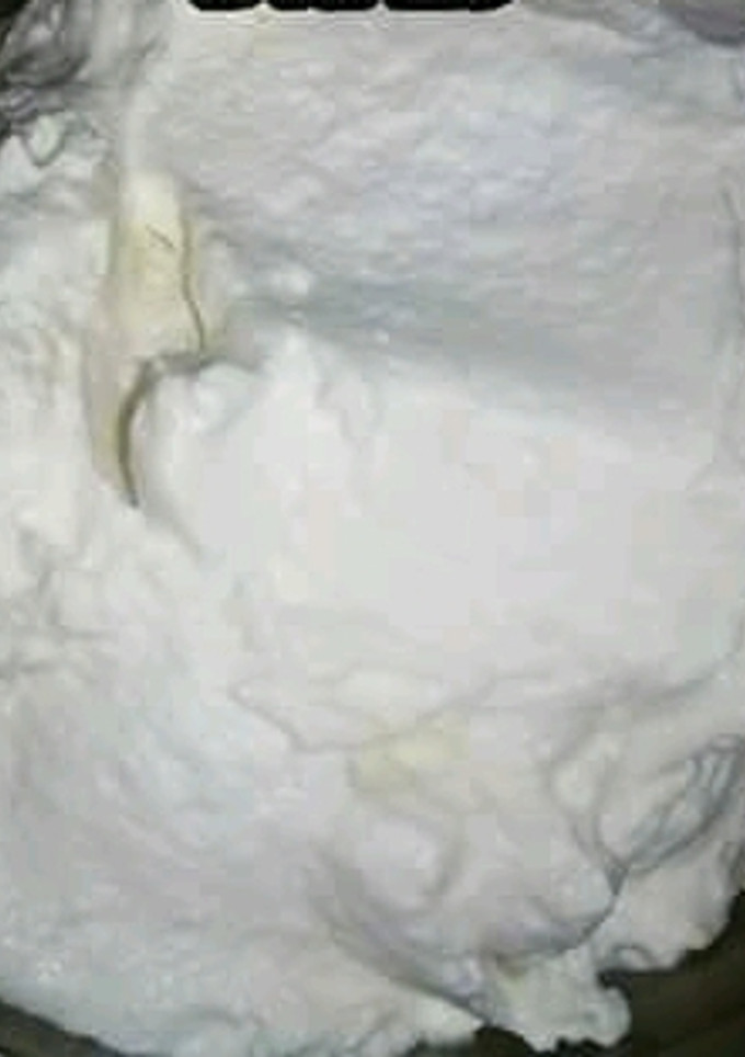Una foto de Crema chantilly para decorar tortas de cumpleaños