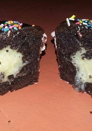 Una foto de Muffins de chocolate rellenos de malvavisco