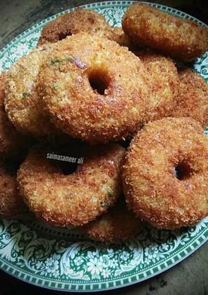 A picture of Potato spaghetti donuts.