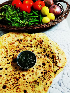 आलू पराठा (aloo paratha recipe in Hindi) रेसिपी मुख्य फोटो