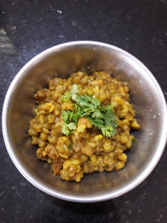 મસાલાવાળા વઘારેલા મગ (masala moong recipe in gujarati) રેસીપી મુખ્ય ફોટો