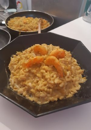 Une photo de Risotto poireaux crevettes curry 🍚🦐