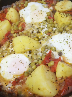 Una foto de Shakshuka estilo Peti