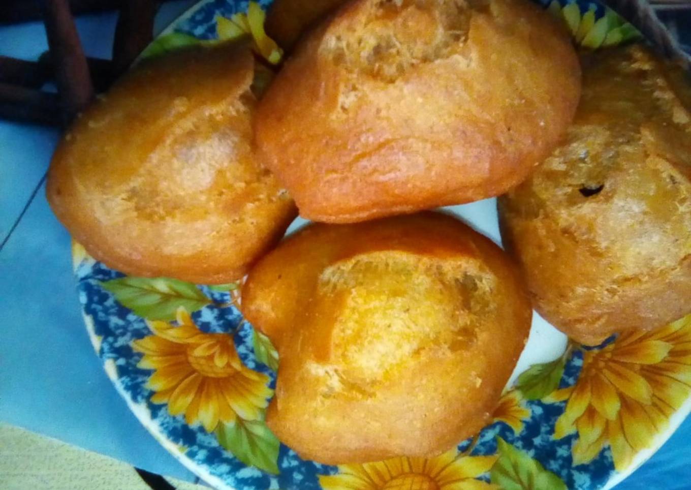 Airy mandazis