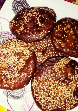 A picture of Gud Arisa pitha.