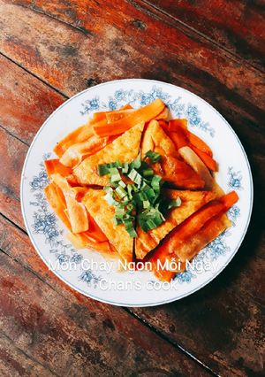 Hình của món Đậu khuôn kho cà rốt củ cải chay.
