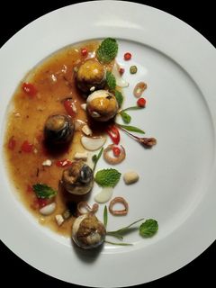 Hình của món Cút lộn xào me.