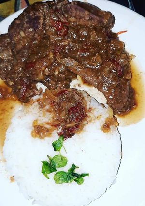 Una foto de Hígado con arroz blanco