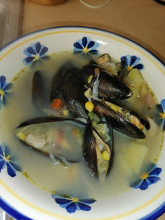 Una foto de Sopa de mariscos y pescado