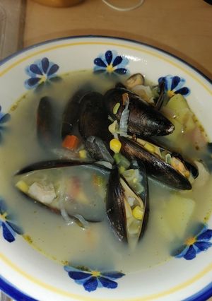 Una foto de Sopa de mariscos y pescado