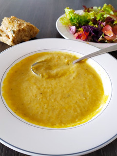 Una foto de Crema de champiñones y verduras con Philadelphia al limón