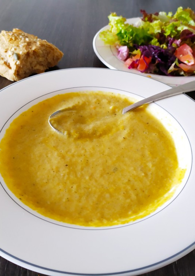 Una foto de Crema de champiñones y verduras con Philadelphia al limón