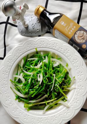 松露醬油拌水蓮 的食譜成品照片