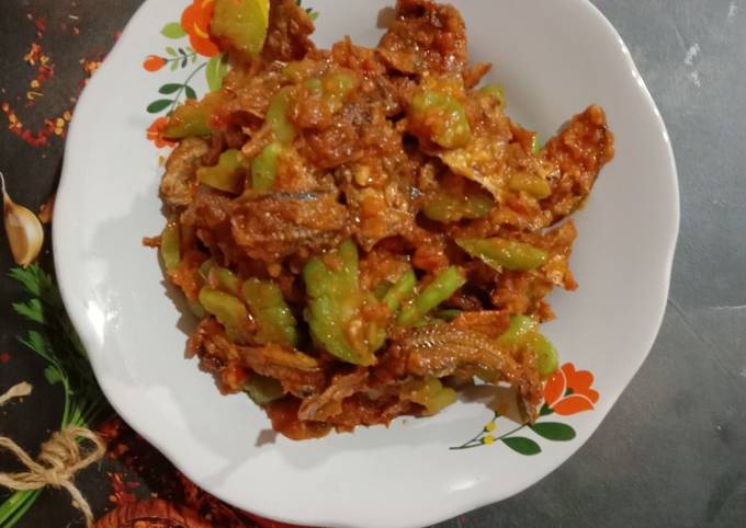 Cara Gampang Menyiapkan &#34;Sambal ikan asin pare&#34;👍😘❤️, Lezat Sekali